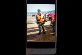 我曾经也是这样的一个人最后默默无闻得脱下这身军装视频封面