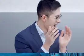 疯狂出价的林鹰谷，被“机枪”总点名是“狂躁交易员”，赚到钱的“疯狂”动作也太精准了哈哈哈~#闪闪发光的你