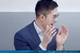 疯狂出价的林鹰谷，被“机枪”总点名是“狂躁交易员”，赚到钱的“疯狂”动作也太精准了哈哈哈~#闪闪发光的你