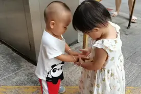 不会讲话丝毫不影响下盆友和谐相处😏视频封面