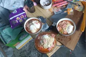 今天交给大家怎么煮方便面  哈哈哈 拿手绝活视频封面