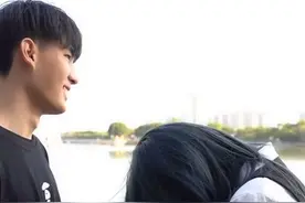 腼腆的男生是不是遇见喜欢的女生也会面瘫？视频封面