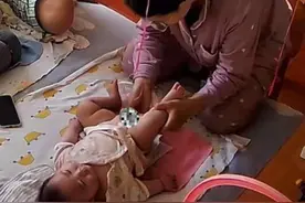 徒手接尿之梅开二度#人类幼崽成长记 #人类幼崽到底有多可爱视频封面
