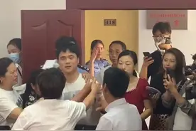 失散20年的双胞胎兄弟俩今天终于再次想见#河南离散20年双胞胎相认 视频封面