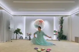 把自己给看笑了[憨笑] 来个搞笑版的结尾视频封面