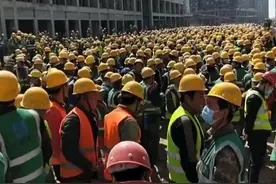 这是河北，雄安，最大的一个建筑工程工地，几千个农民工，这是真