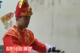 聋哑人扮财神送桶装水，居民：又快又好#暖心 #保定视频封面