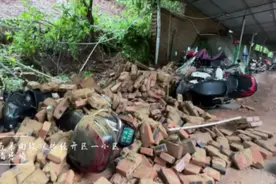 昨夜暴雨致双桥经开区一小区围墙垮塌，多车辆被埋受损#暴雨