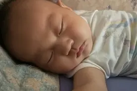 爱睡觉的小姑娘视频封面
