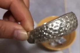 赶紧试试这个方法吧,变色的银手镯立马变得跟新的一样