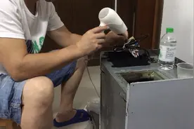 水浸电路板，拆出来酒精清洗，吹干，不知道还可以正常使用吗？视频封面