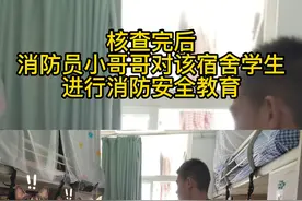 网友举报有人在学生宿舍使用大功率电器，后续来了#学生宿舍吃火锅被消防员连锅端 #万州消防 @平湖万州 @三峡融媒 @重庆消防 视频封面