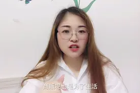 口播技巧。嘴上说不挡人财路。脚却不听使唤。一脚一脚踩向盒饭。