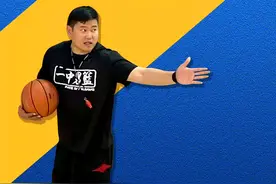 3v3牛角站位一“下山”，简单实用#3v3篮球#战术来啦~快@你的兄弟跑起来！视频封面