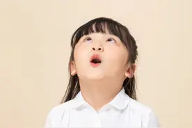 新华社痛批“增高针”，长春高新跌停、安科生物一度大跌15%，#杭州有妈妈花48万孩子只增高1厘米  视频封面
