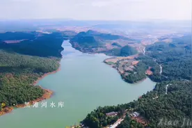 #云南省曲靖市沾益区 境内的第一座 #水库： #黑滩河水库，建于