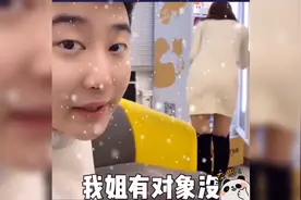 妈妈太年轻，同学当成姐姐要VX视频封面