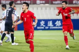 武磊拔头筹吴兴涵建功，国足2-0菲律宾！#国足2比0菲律宾 #国足世预赛 #为中国队加油视频封面