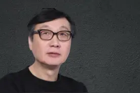 许子东老师来啦！听他聊聊张爱玲笔下的“母女战争”，今晚九点不见不散！#许子东 #好书大晒 #抖音读书日视频封面