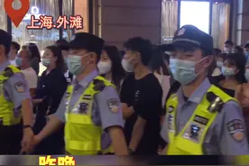 国庆假期首日 外滩迎来大客流视频封面