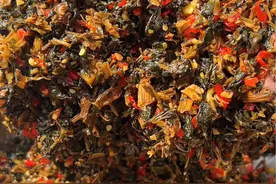 地里的空心菜吃不完别再扔了，拿来晒干做腌菜吃，酸辣下饭好吃又简单，保存时间还长#农村美食 #我的乡村生活 #腌菜视频封面