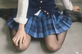 白色的VS黑色的你们更喜欢那种#丝袜 #大长腿视频封面
