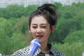 #奔跑吧 苗苗一心只惦记郑恺吃饭了没，真的好甜哦视频封面