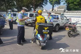 提醒！整治行动来了！新兴严查“摩电”乱象#交警正能量 #交通安全 #平安守护视频封面