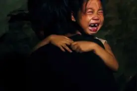 盲童女孩被父亲遗弃，悲惨黑暗的童年（1/3）视频封面