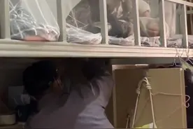 12月12日，天津，宿舍的床翻身就响，维修师傅一边修一边让同学“滚 好好滚 继续滚”#这操作都看傻了 #没想到吧我也没想到 @抖音短视频 