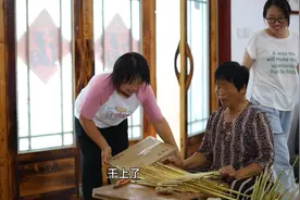 铖铖教奶奶用破壁机做南瓜粥，奶奶连说好喝，临走还给铖铖零花钱视频封面