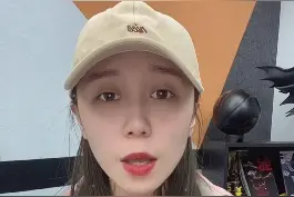 #库里47分 库里扭伤脚踝，缠着厚厚的绷带，吃着止痛药砍下47分，我只有敬佩了#库里吃止疼药 #dou是球评人视频封面