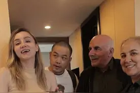 土耳其老爸老妈第一次去农村见中国亲家！#土耳其艾夏一家的幸福生活 #爱因斯坦夫妇中国行视频封面