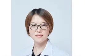 孩子不慎摔到头该怎么办？#父母必看系列 #关注孩子健康成长 #育儿经验分享 #孩子摔倒 #儿科医生视频封面