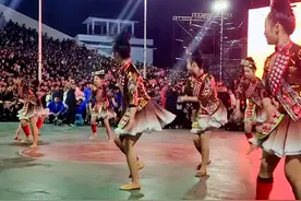 中国贵州村BA圣地现场气氛太嗨了，篮球宝贝们点燃全场嗨起来#贵州村ba总决赛有多燃 #贵州村ba #多彩贵州dou起来 #贵州美好推荐官 #苗迪视频封面