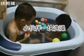 #小孩子洗澡#可爱#搞笑#日常生活视频封面