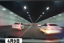 江苏南京一隧道内，深夜疑似飙车，致多车追尾 #隧道  #飙车  #追尾  #事故 #交通安全视频封面