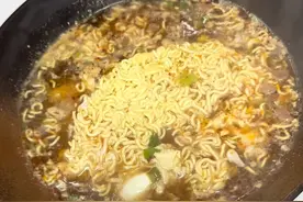 #方便面 #一飞一卧 #怎么卧出完整的鸡蛋