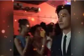 这就是本人真实表情了！杨洋的颜太鲨人了，谁不喜欢大帅哥呢！！ #杨洋  #路人见到杨洋的反应 视频封面