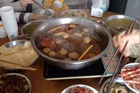 周末带娃去闺蜜家吃火锅，度过一个愉快的周末！#中视频伙伴计划