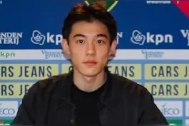 李明之子李嗣镕与海牙签下职业合同，年仅18岁，未来中国足坛颜值担当？ #李嗣镕