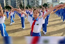 深圳市龙华区华南实验学校自创课间操——《英雄舞》，网友：都是别人家的学校！#课间操  #少年中国  #校园视频封面