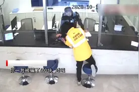 上海霸气民警  对着外卖小哥连说了13次“拿着”视频封面