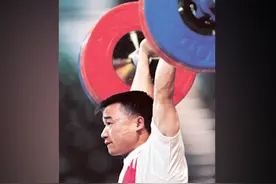 举重冠军唐灵生，惊天一举12秒，裁判却迟迟不亮灯！ #运动员