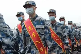 “空军，我来了！”南部战区空军某基地首批新兵抵达军营！#英姿飒爽 #最可爱的人视频封面