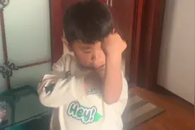 第1集#可爱侄子迷惑行为之练肌肉😂#姑姑与侄子的日常视频封面