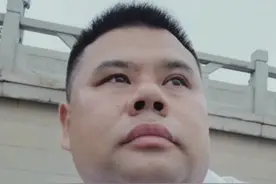 他笑我的爱情穷困潦倒，还在记着她的好视频封面