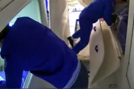 中国空间站睡房曝光 航天员站着睡还是躺着睡？视频封面