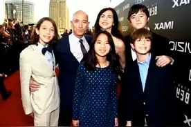 世界首富贝佐斯遗嘱，养女和3个亲儿子，平均继承近3千多亿美元家产视频封面