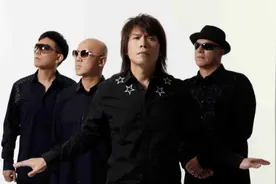 《突然的自我》是伍佰创作的一首歌曲，徐克、伍佰作词，伍佰作曲视频封面